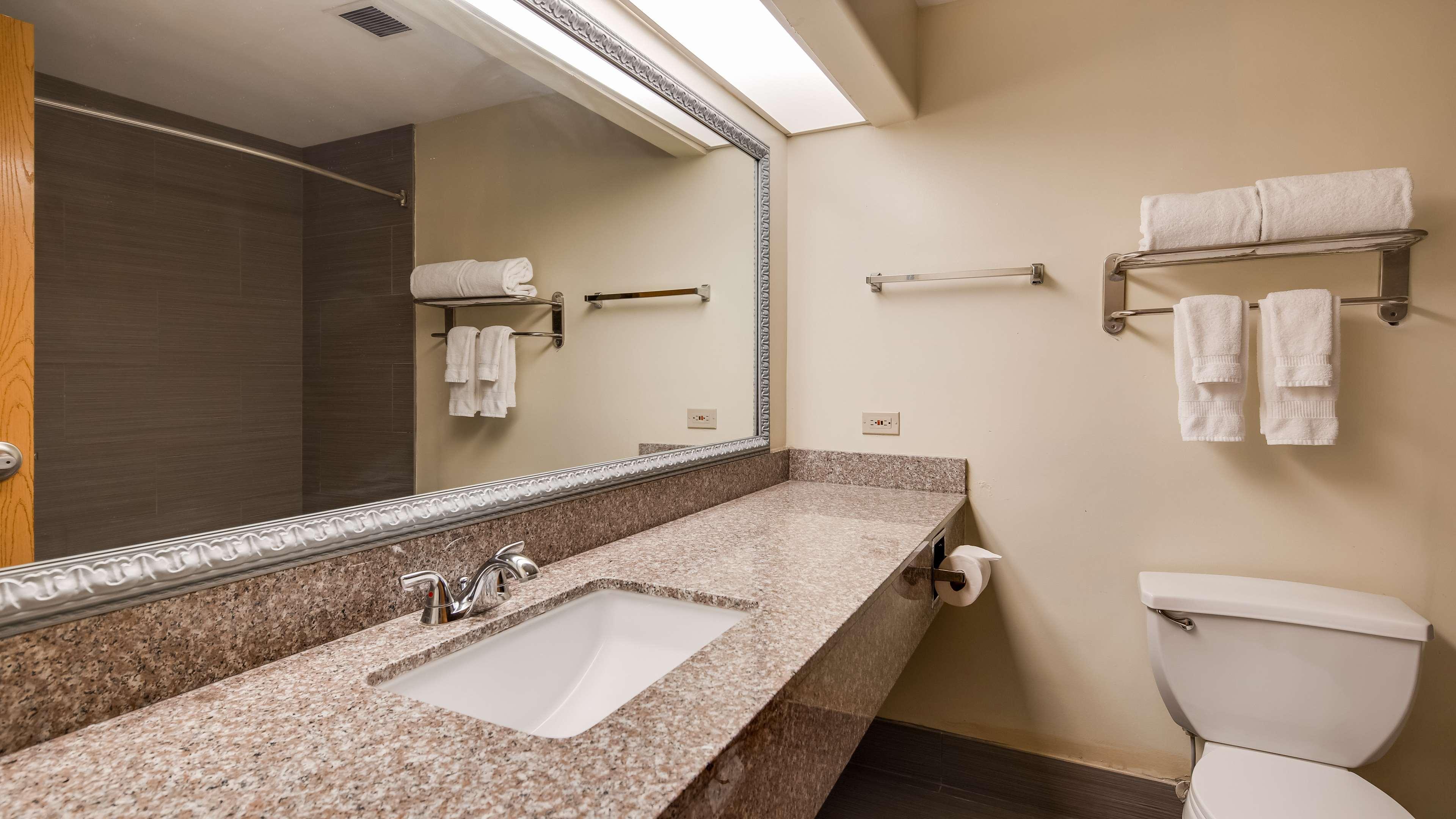 Best Western Rayne Inn מראה חיצוני תמונה