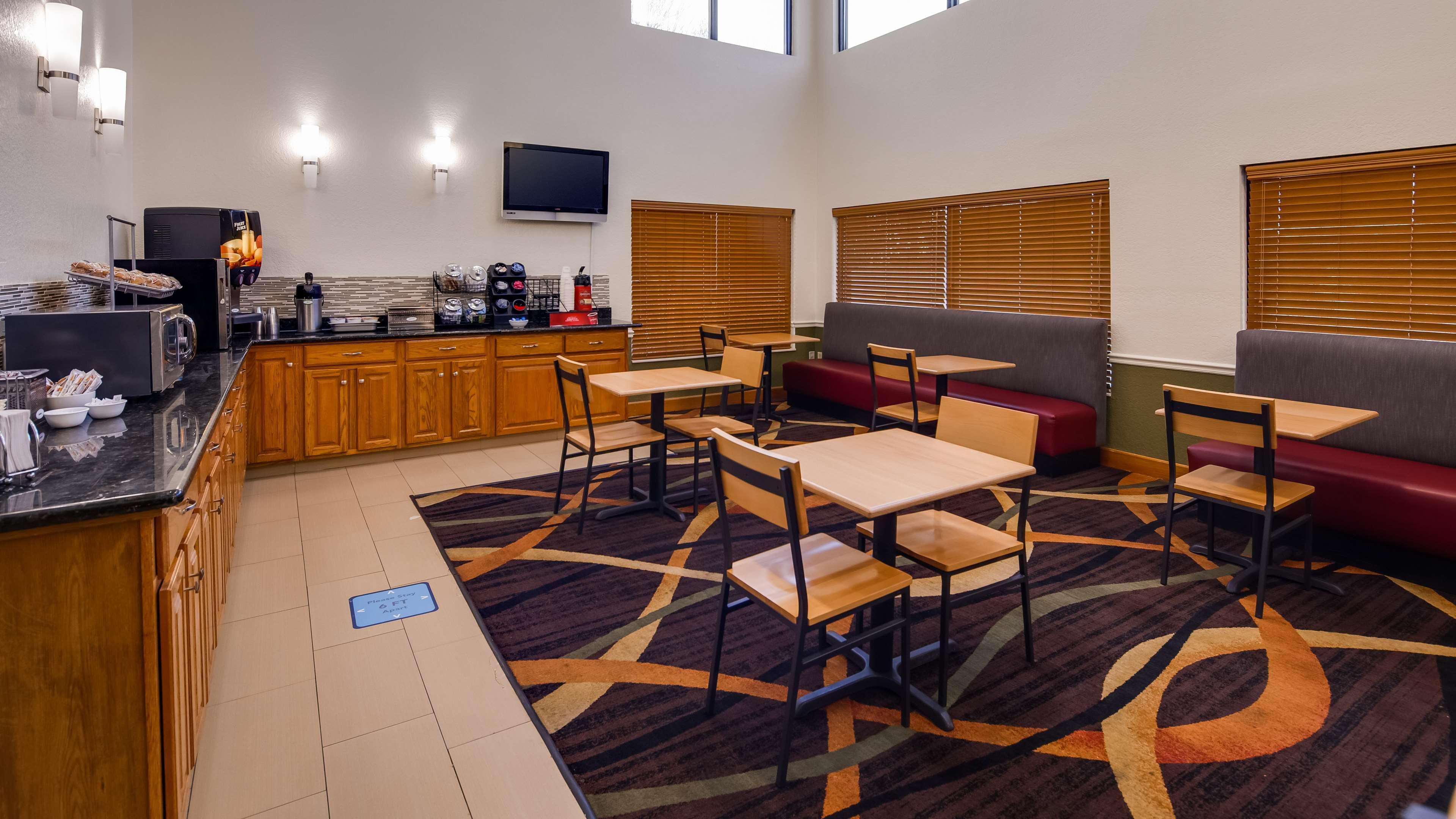 Best Western Rayne Inn מראה חיצוני תמונה