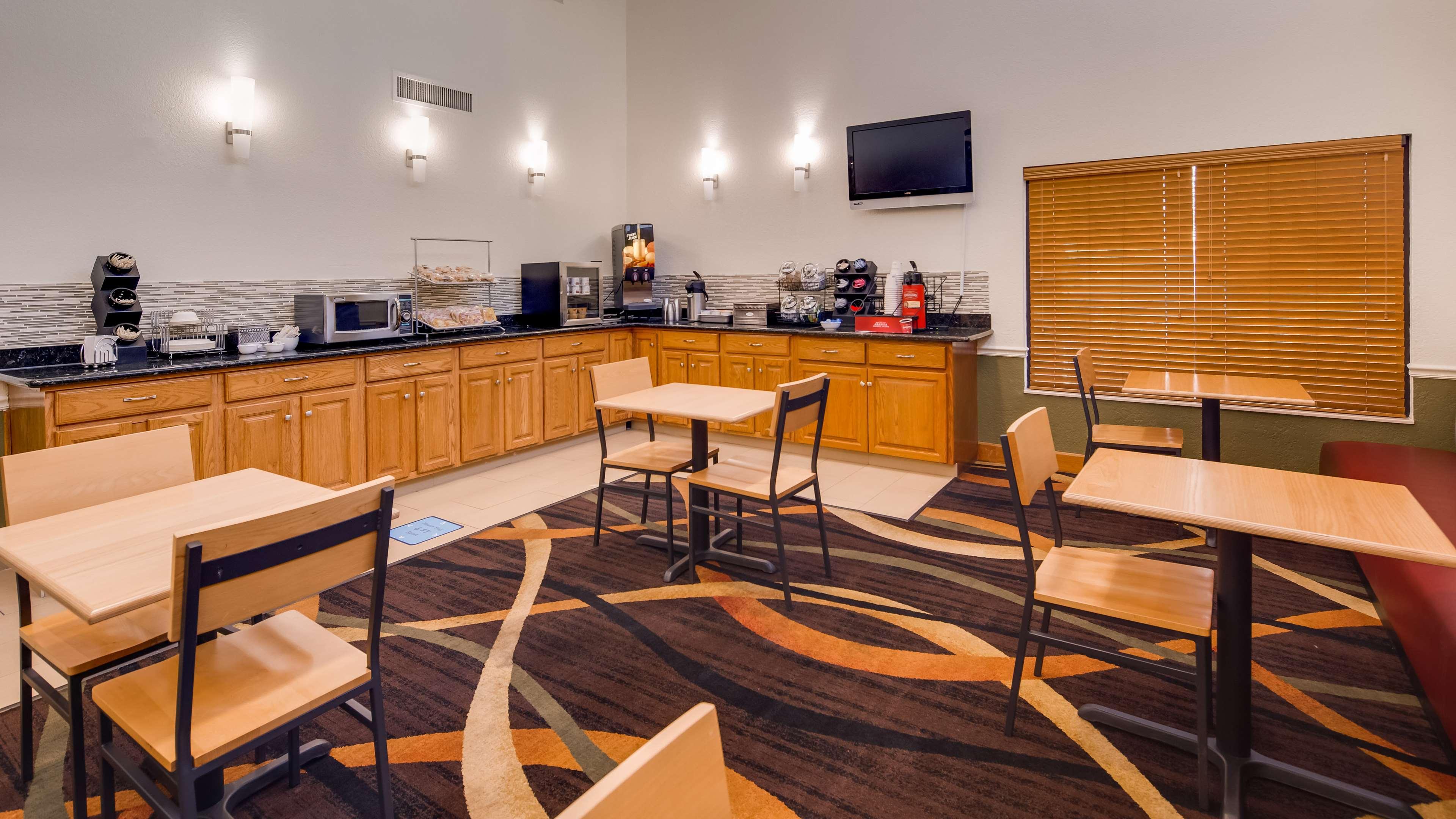 Best Western Rayne Inn מראה חיצוני תמונה