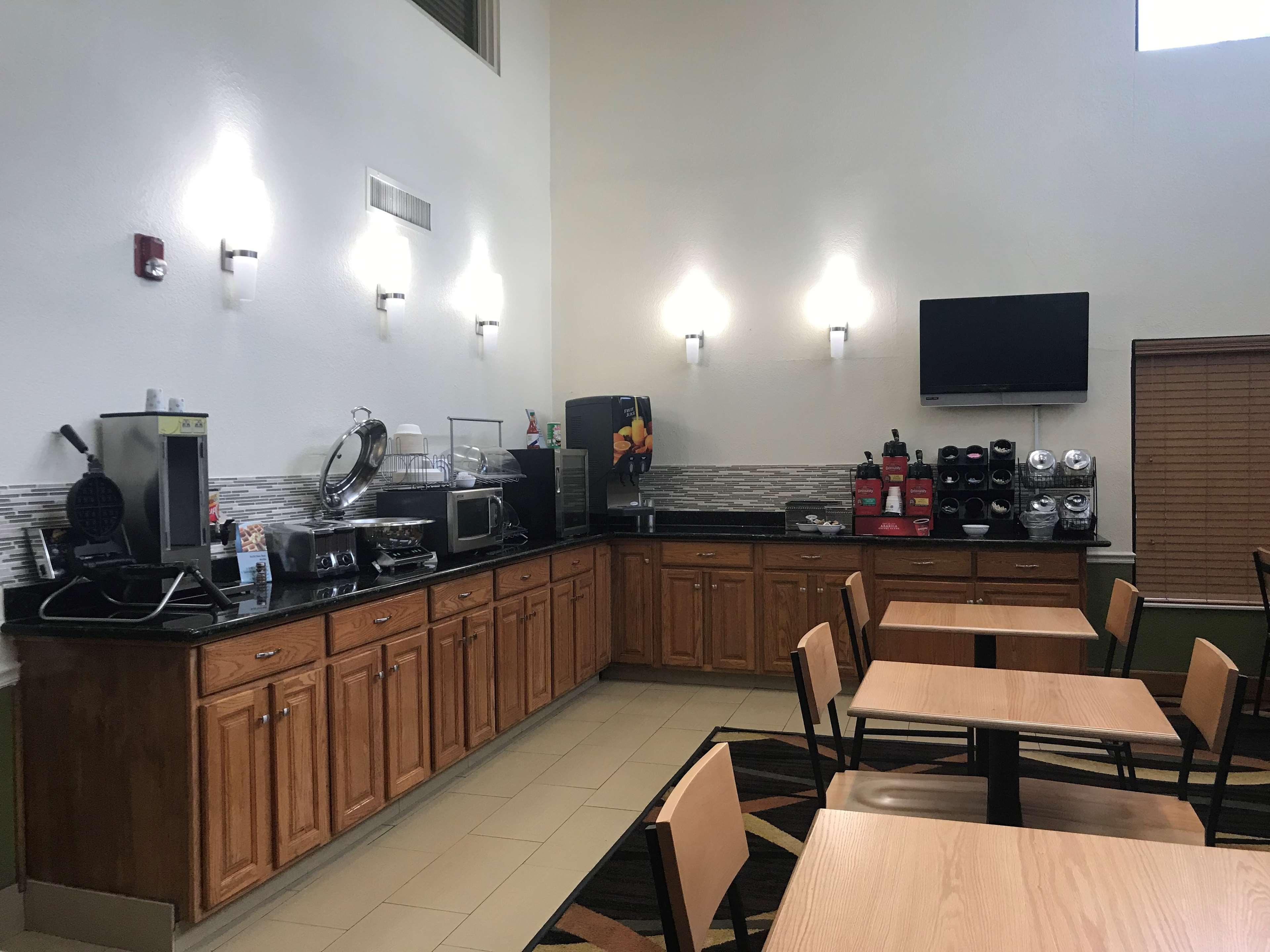 Best Western Rayne Inn מראה חיצוני תמונה