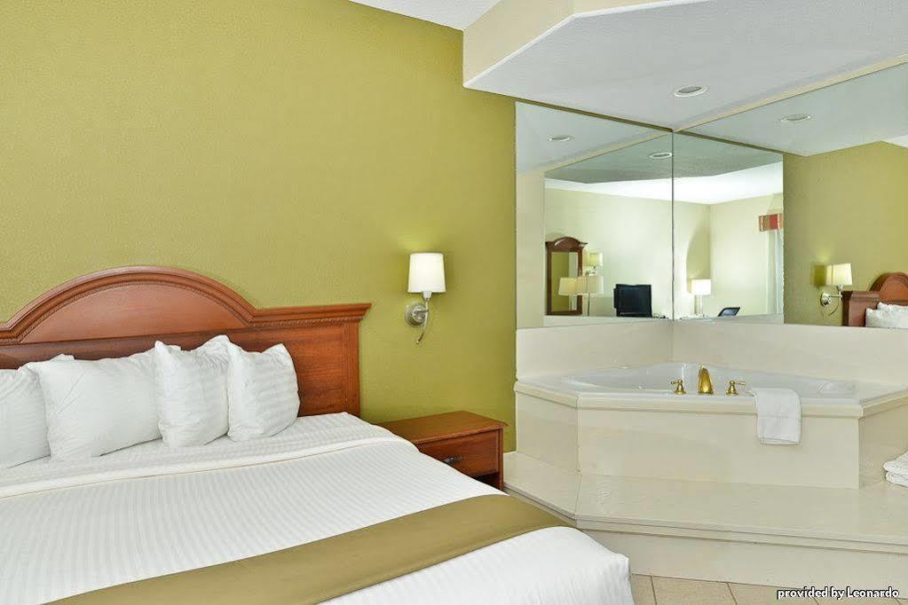 Best Western Rayne Inn מראה חיצוני תמונה