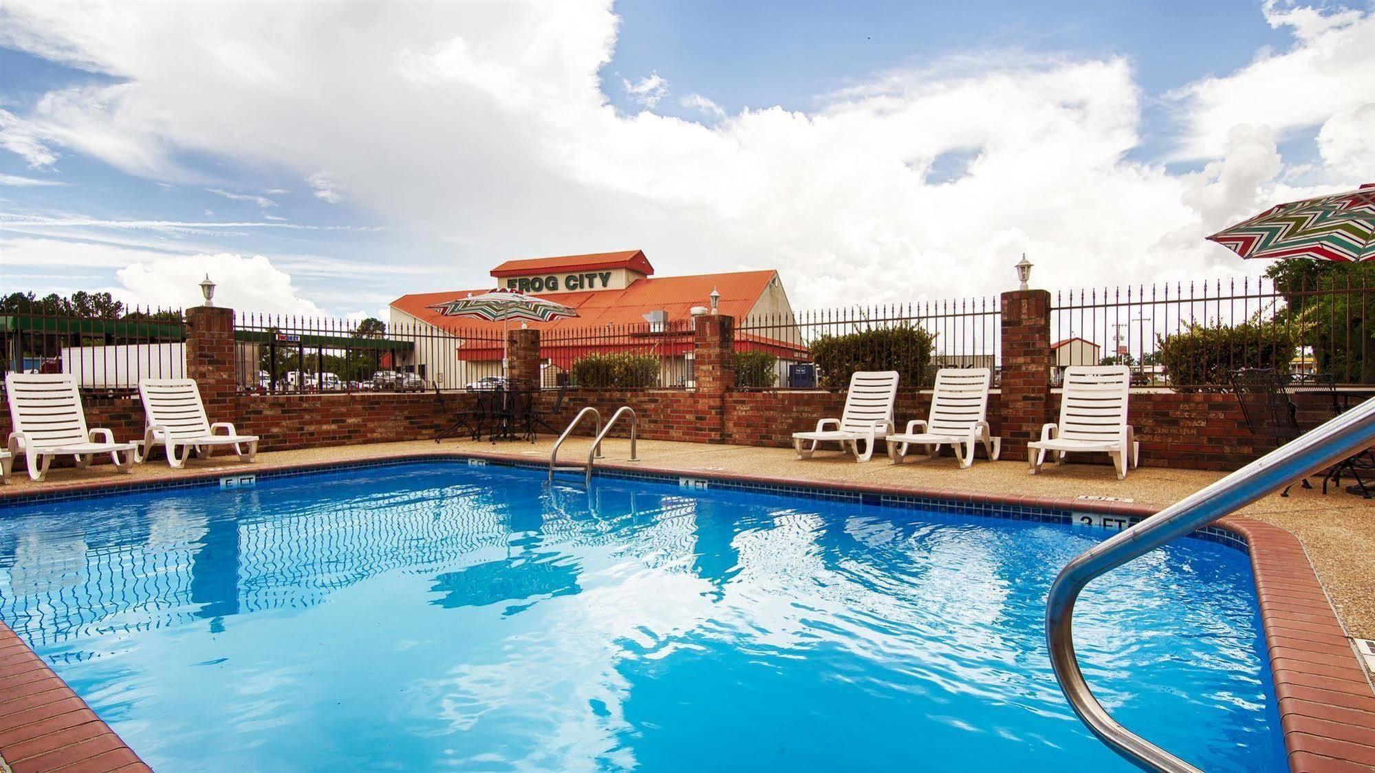 Best Western Rayne Inn מראה חיצוני תמונה